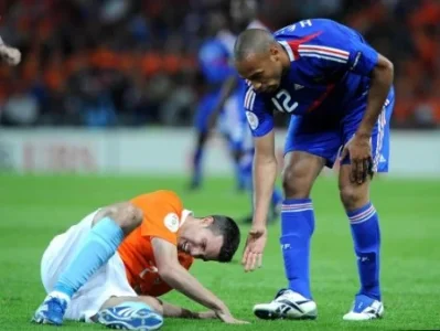 3547521750-soccer-uefa-european-championship-2008-group-c-holland-v-france.webp