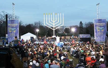 big-menorah-425ds121109.webp